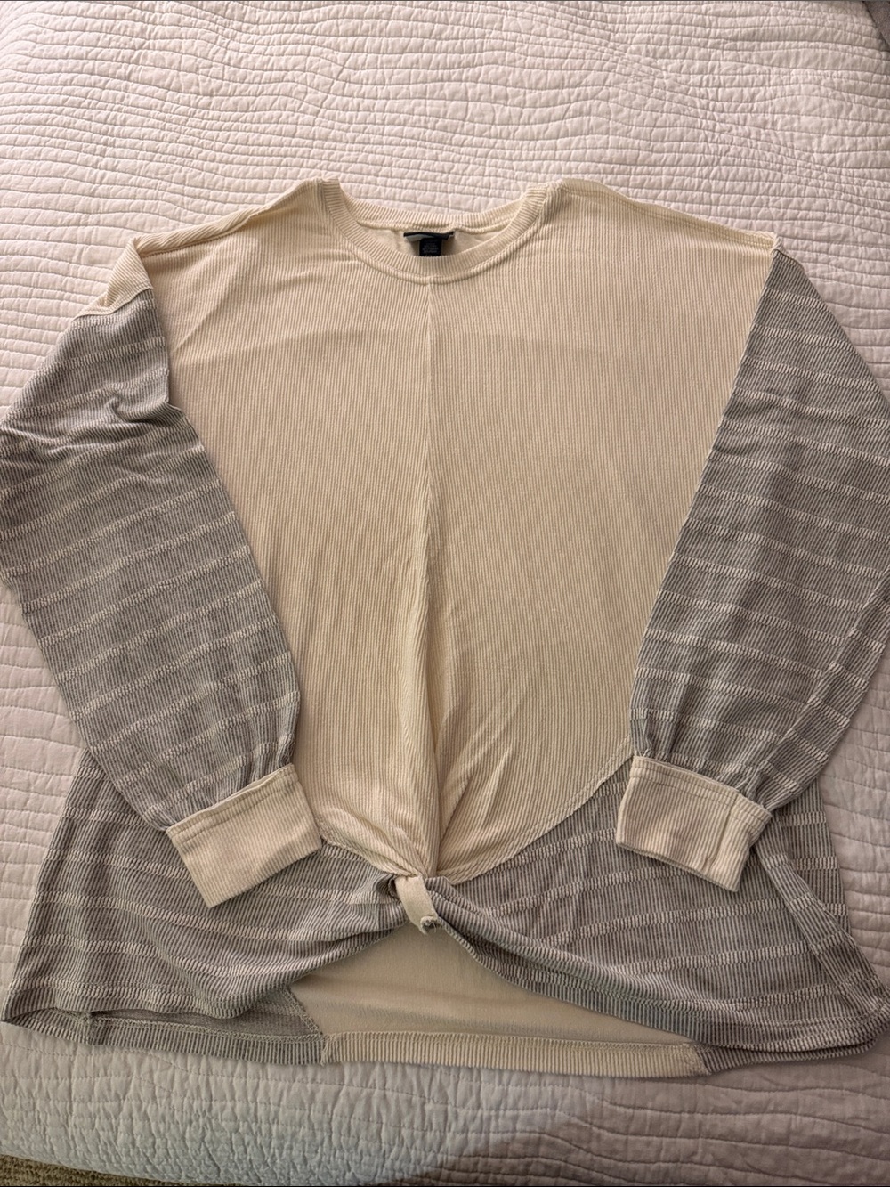 Daytrip Cream Ribbed Knit Top with Navy Label